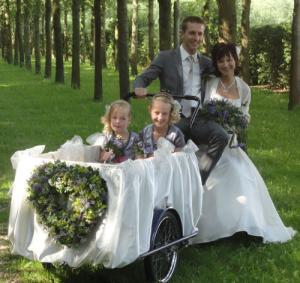 Trouwvervoer neem een bakfiets.